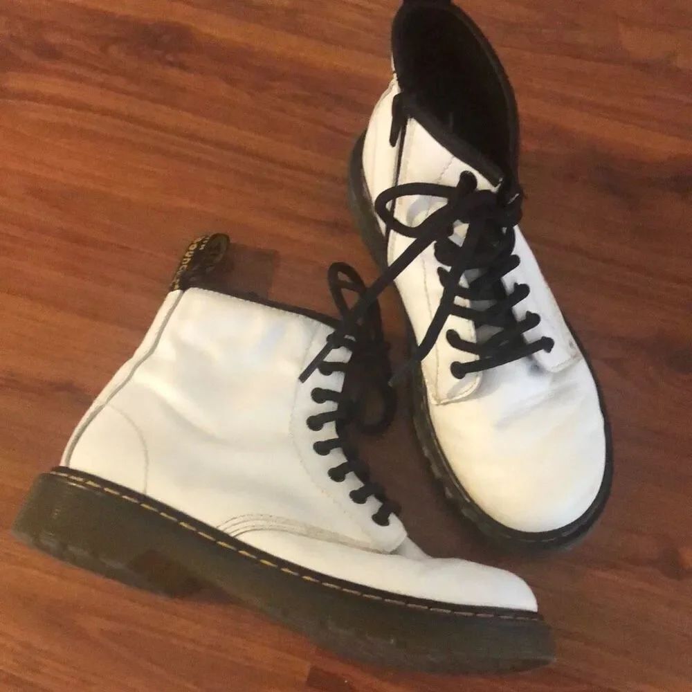 Dr. Martens white air way boots combat boots size 2 kids